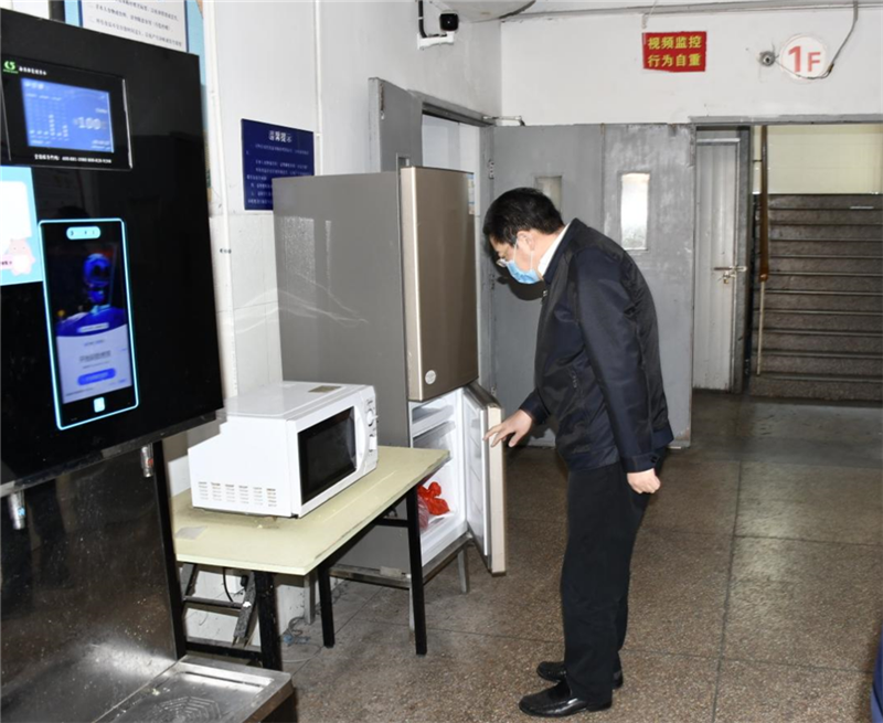 校园封闭管理的生活:我在学校等待 守候满园花开